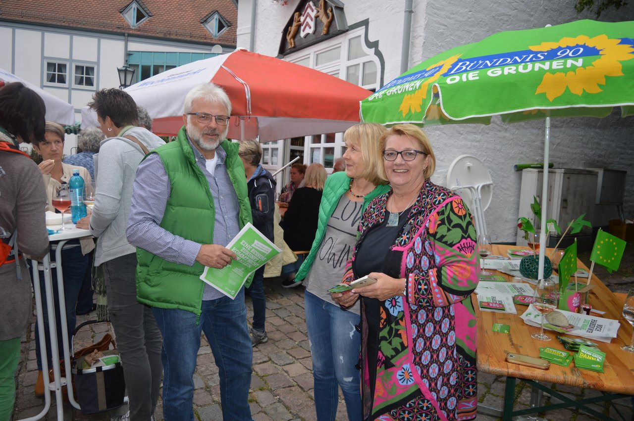 22.9.2017 Kordula Schulz-Asche, Regine und Volker Pottmann am Wahlstand der Grünen.